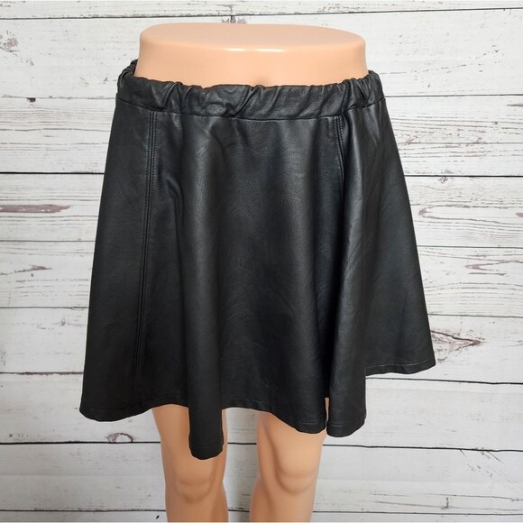 Tbags Los Angeles Faux Leather Mini Skirt Small - Picture 1 of 6